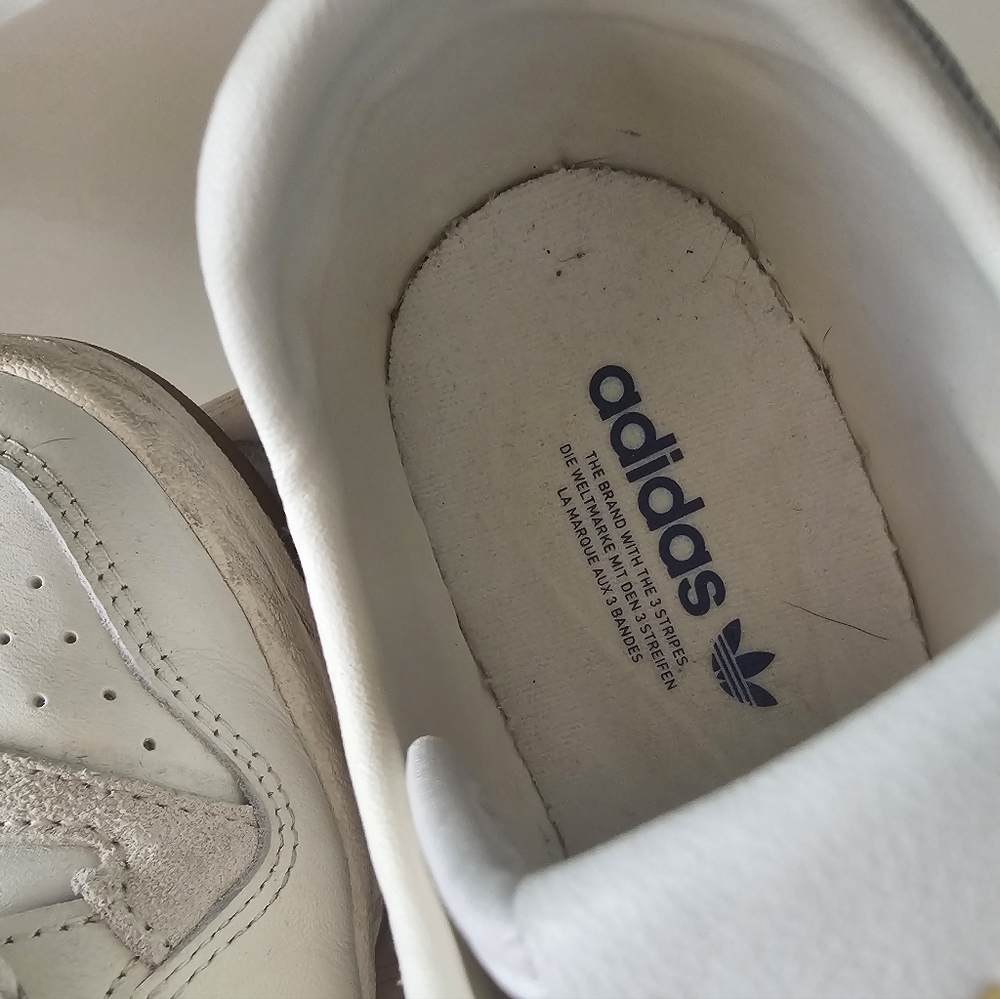 Womans Adidas Size 8 - Picture 3 of 3